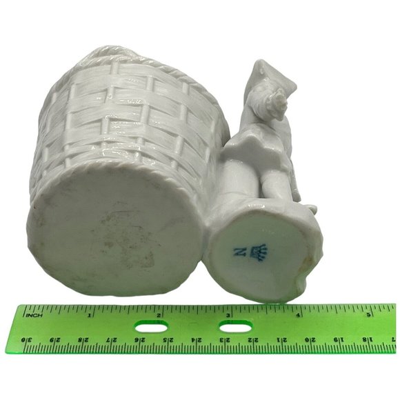 CAPODIMONTE Colonial Man Figurine White Porcelain Planter Crown N Mark 4.75 inch - Picture 12 of 14